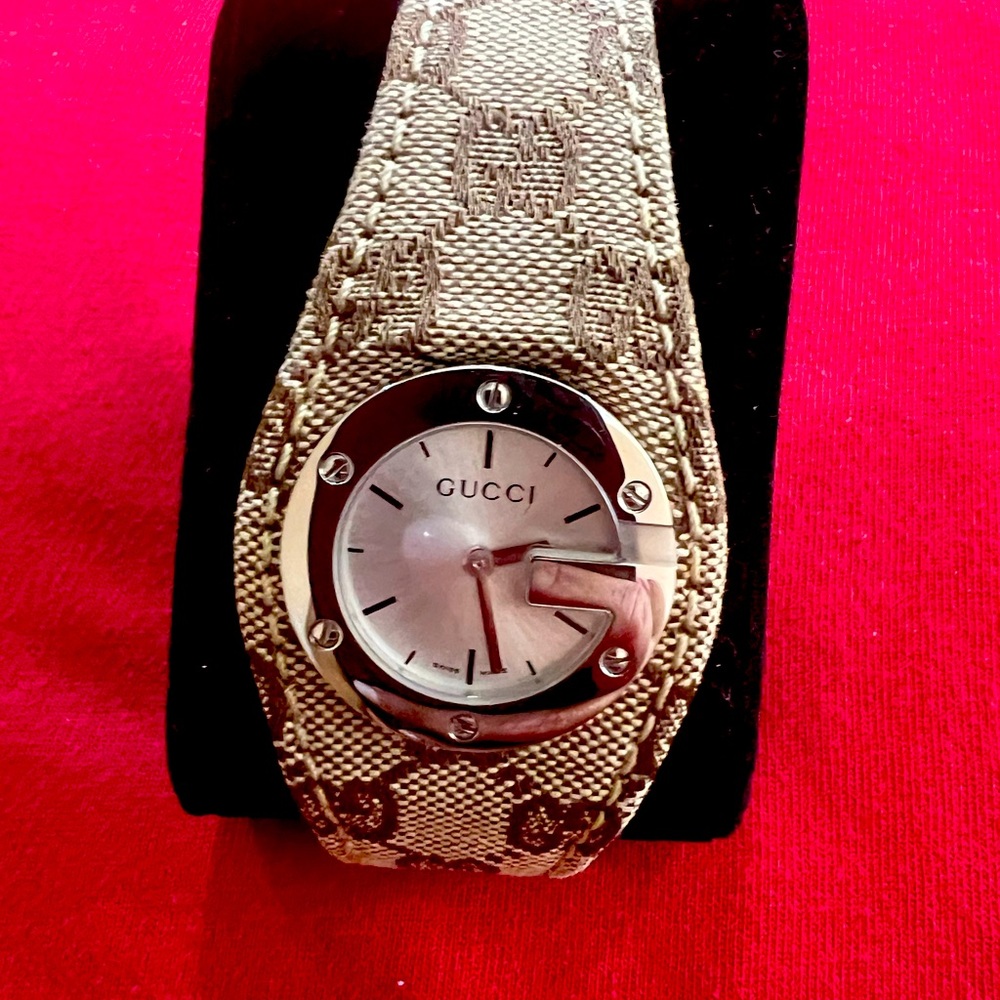 💯% authentic GUCCI G watch